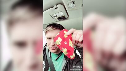 This guy can single-handedly ruin the movie Frozen in one minute