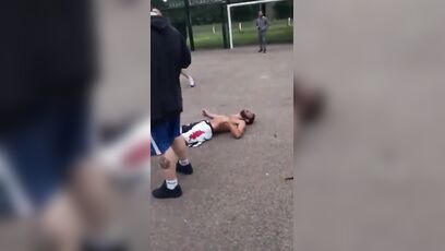 Dude wins outdoor cage match with brutal kick to op's face