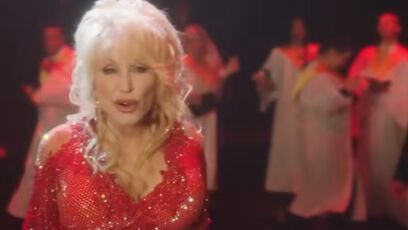 Dolly Parton stops singing to deliver message for Christians