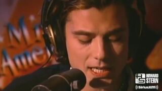 That time Gavin Rossdale did a live unplugged version of Glycerine