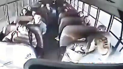 Bus driver suffers heart attack, teenager takes the wheel
