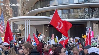 No Kings protesters waving COMMUNIST flags seems a bit hypocritical