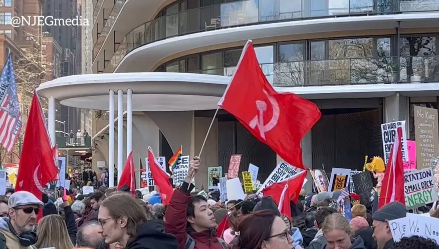 No Kings protesters waving COMMUNIST flags seems a bit hypocritical