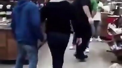 Woman fights a guy in Wawa