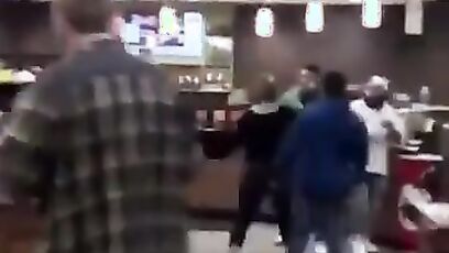 Woman fights a guy in Wawa