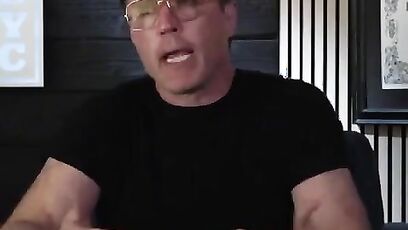 Chael Sonnen: “I can’t stop staring at Conor McGregor’s d*ck"