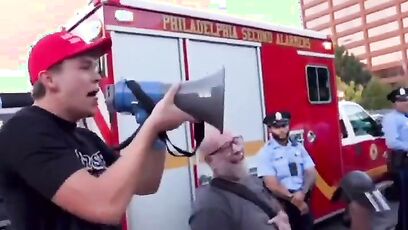Guy does funniest thing ever to a protest