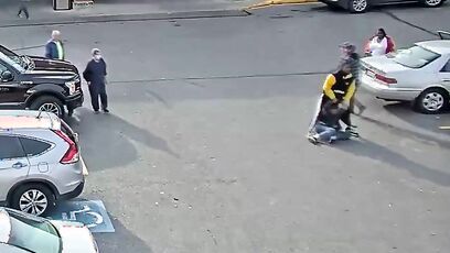 Guy BEATS down a thief who snatched a purse from an elderly woman