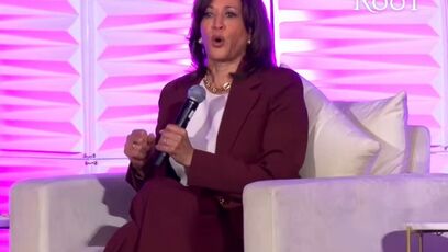 Kamala Harris sounds drunk on stage