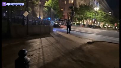 Twitch streamer catches officer sleeping on the job outside of White House