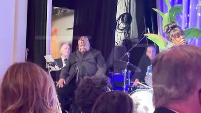 Saxophonist falls asleep on stage while Kamala speaks