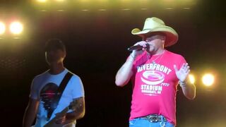 "USA! USA! USA!": Jason Aldean crushes woke critics, has crowd going wild