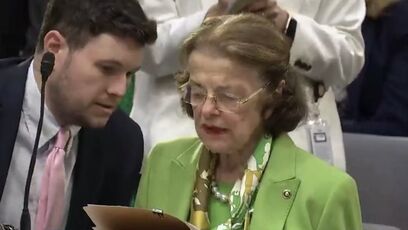 'Just Say Aye': Fellow Dem. tells 90-year-old Dianne Feinstein during vote