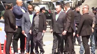 De Niro shows up for Biden campaign at courthouse of Trump trial