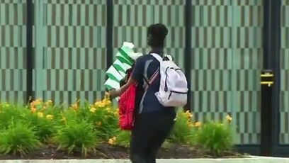 Chicago Foot Locker robbed on LIVE TV