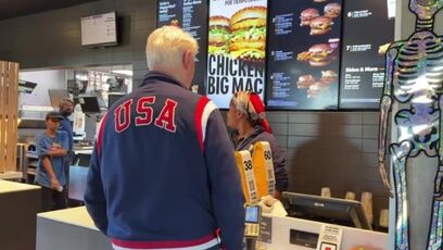 Bill Clinton goes to McDonalds, worker didn't know it was him