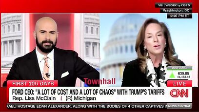 CNN anchor gets called out, then forgets his guests name