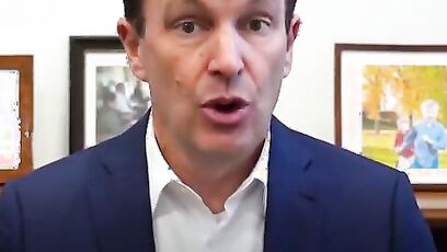 Chris Murphy accused of siding with pro-Hamas Columbia student detained by ICE