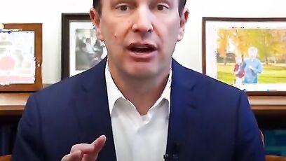 Chris Murphy accused of siding with pro-Hamas Columbia student detained by ICE