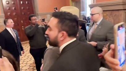 NYC mayoral candidate Zohran Mamdani screams at Tom Homan