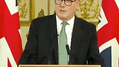 Keir Starmer offers military support to Ukraine, instead of pushing for peace