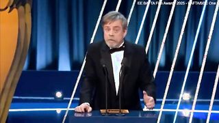 Mark Hamill's pants appear fall down while presenting an award