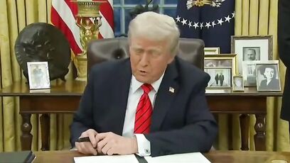 Trump trolls people over paper straws, Guy next to him can't stop laughing