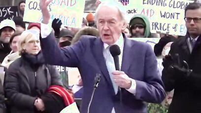 Sen. Markey calls for Dems to "descend on Washington" and "fight" against Trump cutting federal waste