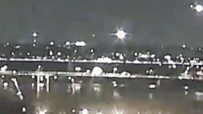 Black Hawk collides with plane at Reagan National Airport, crashes into Potomac River