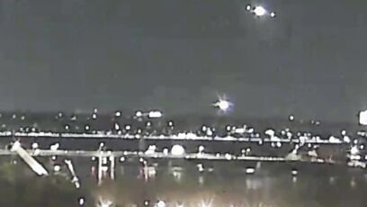 Black Hawk collides with plane at Reagan National Airport, crashes into Potomac River