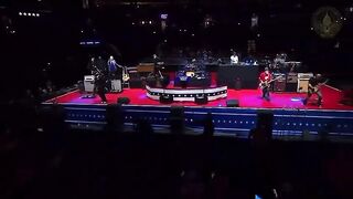 Kid Rock sparks “LET’S GO BRANDON” at Trump rally