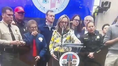 'We never saw fire crews while the neighborhood burned' - Reporter tells Karen Bass