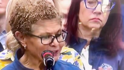 'We never saw fire crews while the neighborhood burned' - Reporter tells Karen Bass