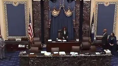 Kamala stumbles during Pledge of Allegiance