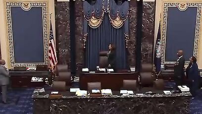 Kamala stumbles during Pledge of Allegiance