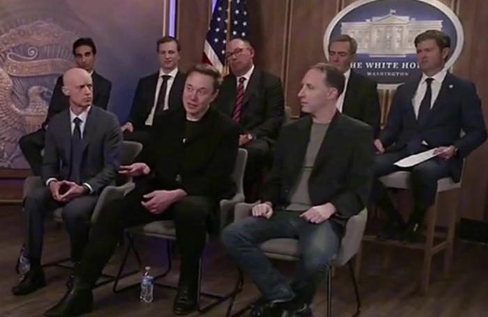 "Dumber than a sack of bricks" - Elon Musk with Peter Navarro in Public Feud