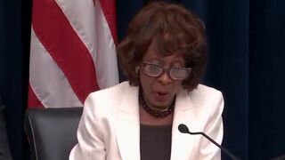Maxine Waters struggles reading, slurring words