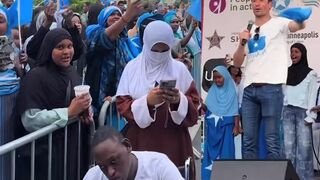 Minneapolis Mayor Jacob Frey speaks Somalian to the crowd
