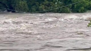 Major flood in Texas caused 33’ rise in 4 hours