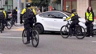 Portland Police accused of doing NOTHING to help ICE control Antifa