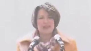 Amy Klobuchar may run for Governor of Minnesota to replace 'Tampon' Tim Walz