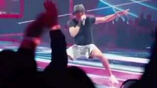 Kid Rock lip synced and got busted for it