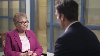 Karen Bass called out to her face for being an 83% failure as Mayor