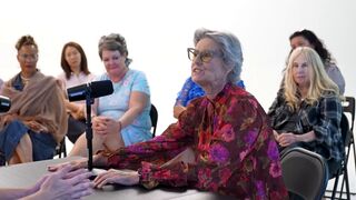 Old 'Karen' falls off her chair after meltdown